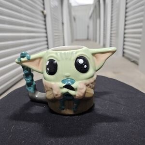 Star Wars Mandalorian Baby Grogu and Frogs Drink Mug